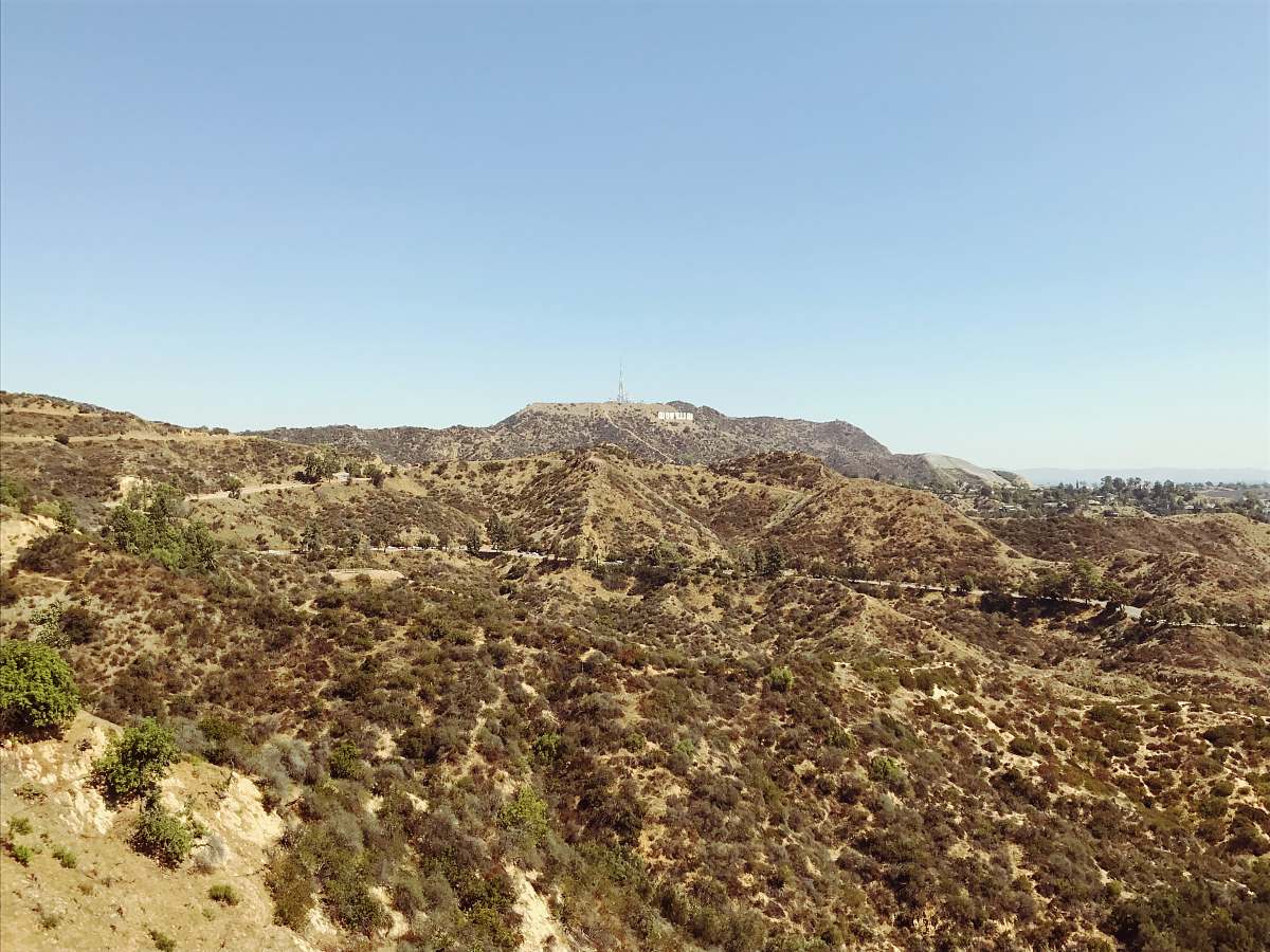 los angeles brown plains hollywood sign
